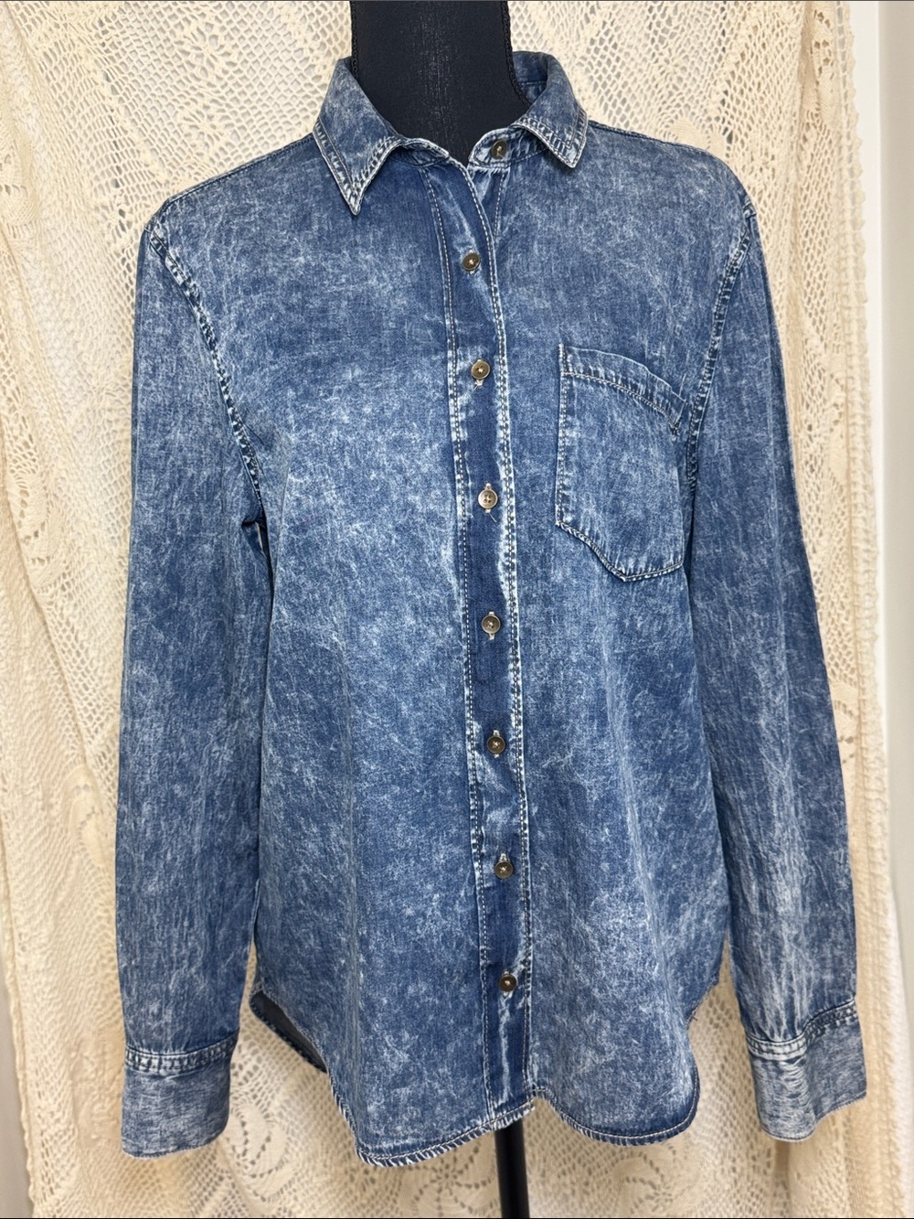 Mudd Women’s L/S Tiedye Open Back Denim Button-Down Shirt - Blue